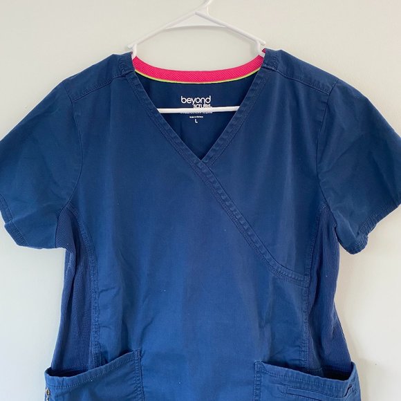 Beyond Scrubs Scrub Top Woman's Large Navy Blue - Picture 1 of 7